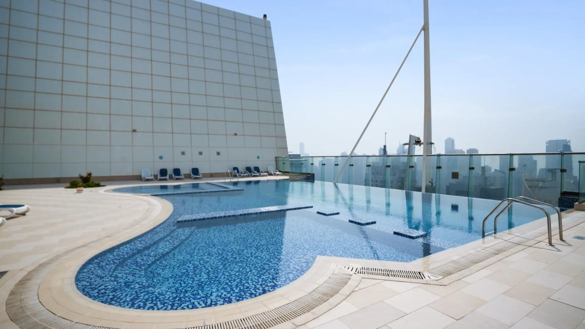 Upscale Studio Apartment In Goldcrest Views Dubai
