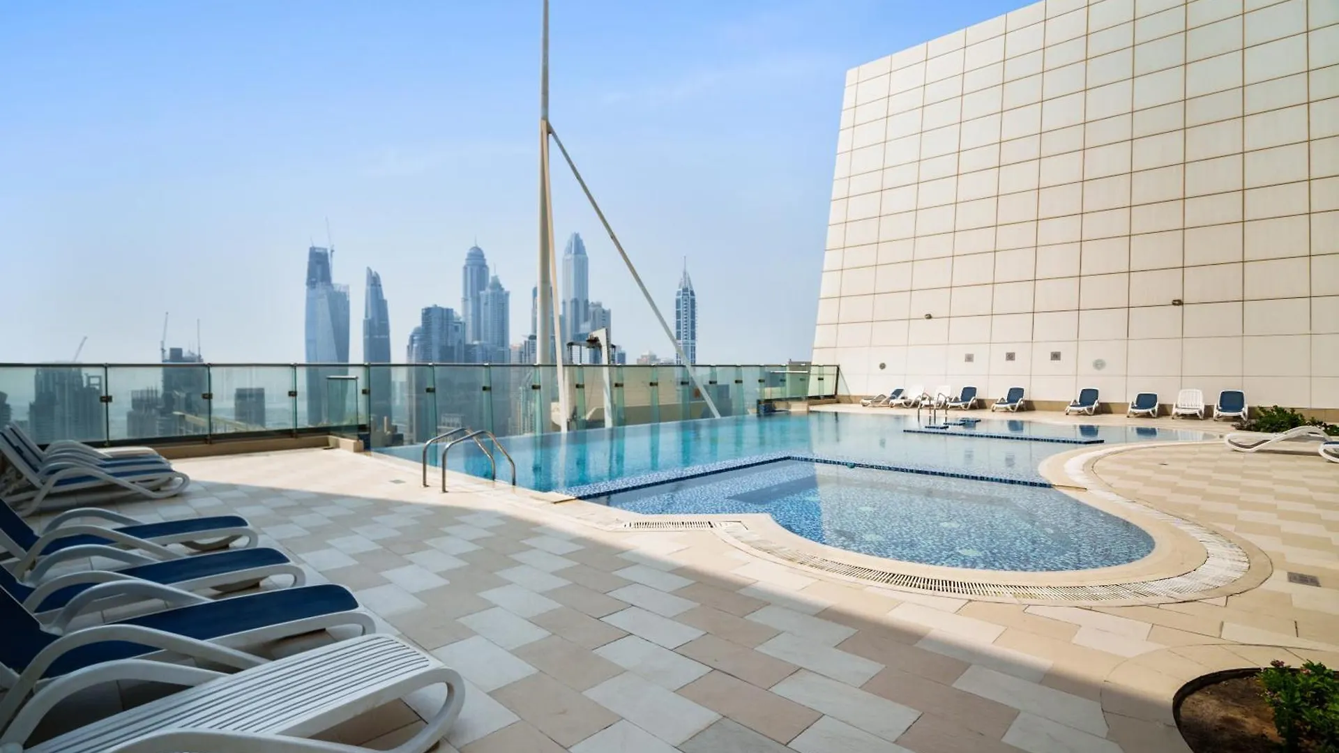 Upscale Studio Apartment In Goldcrest Views Dubai