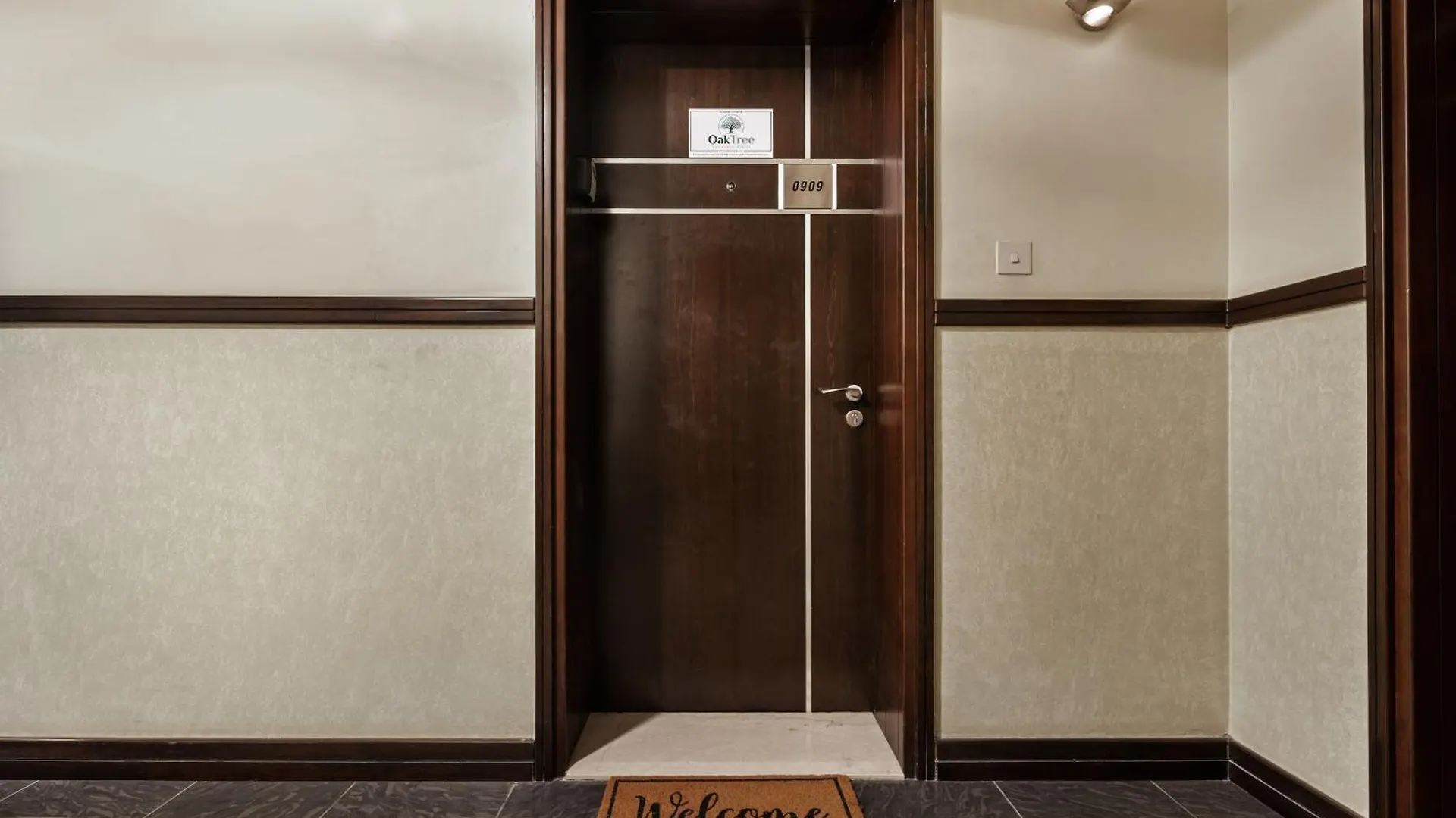 Upscale Studio Apartment In Goldcrest Views Dubai