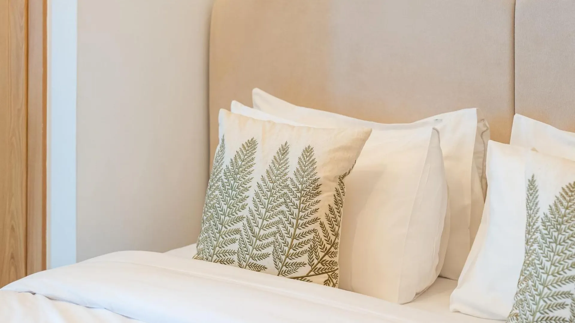 Upscale Studio Apartment In Goldcrest Views Dubai