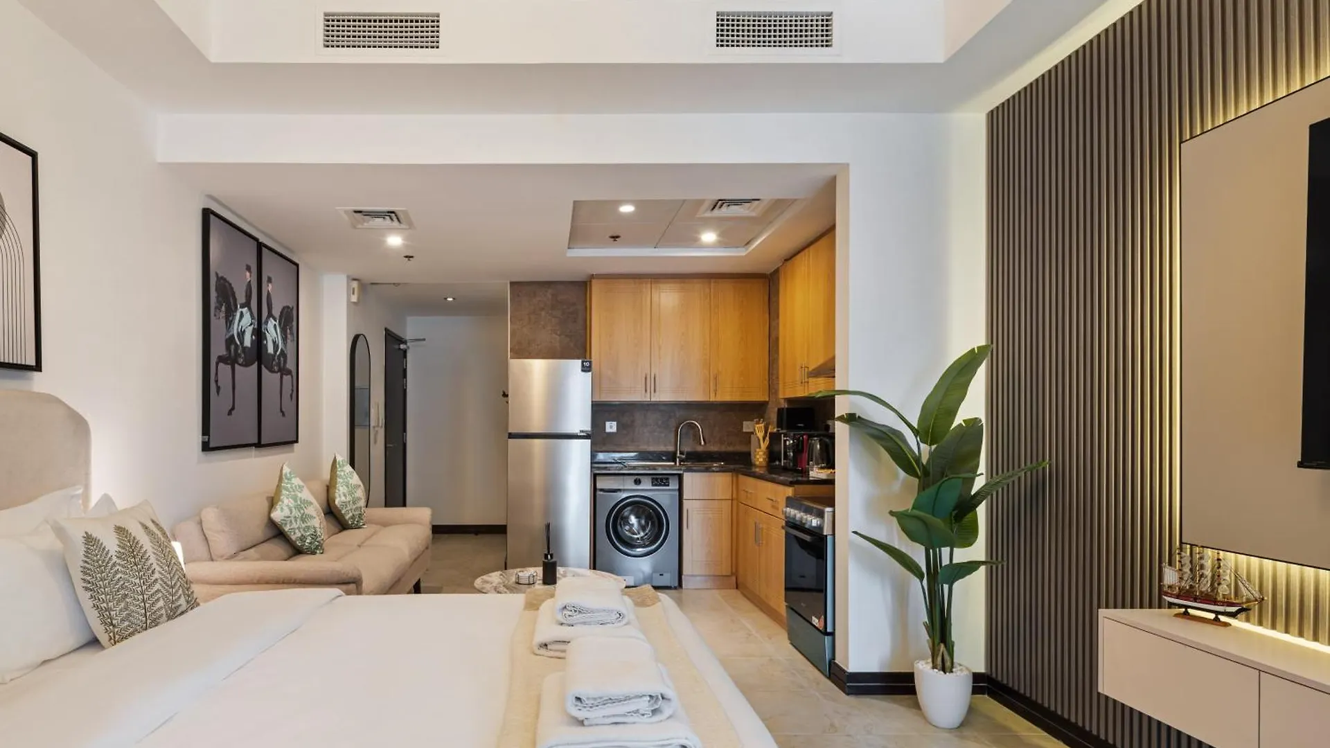 Upscale Studio Apartment In Goldcrest Views Dubai United Arab Emirates
