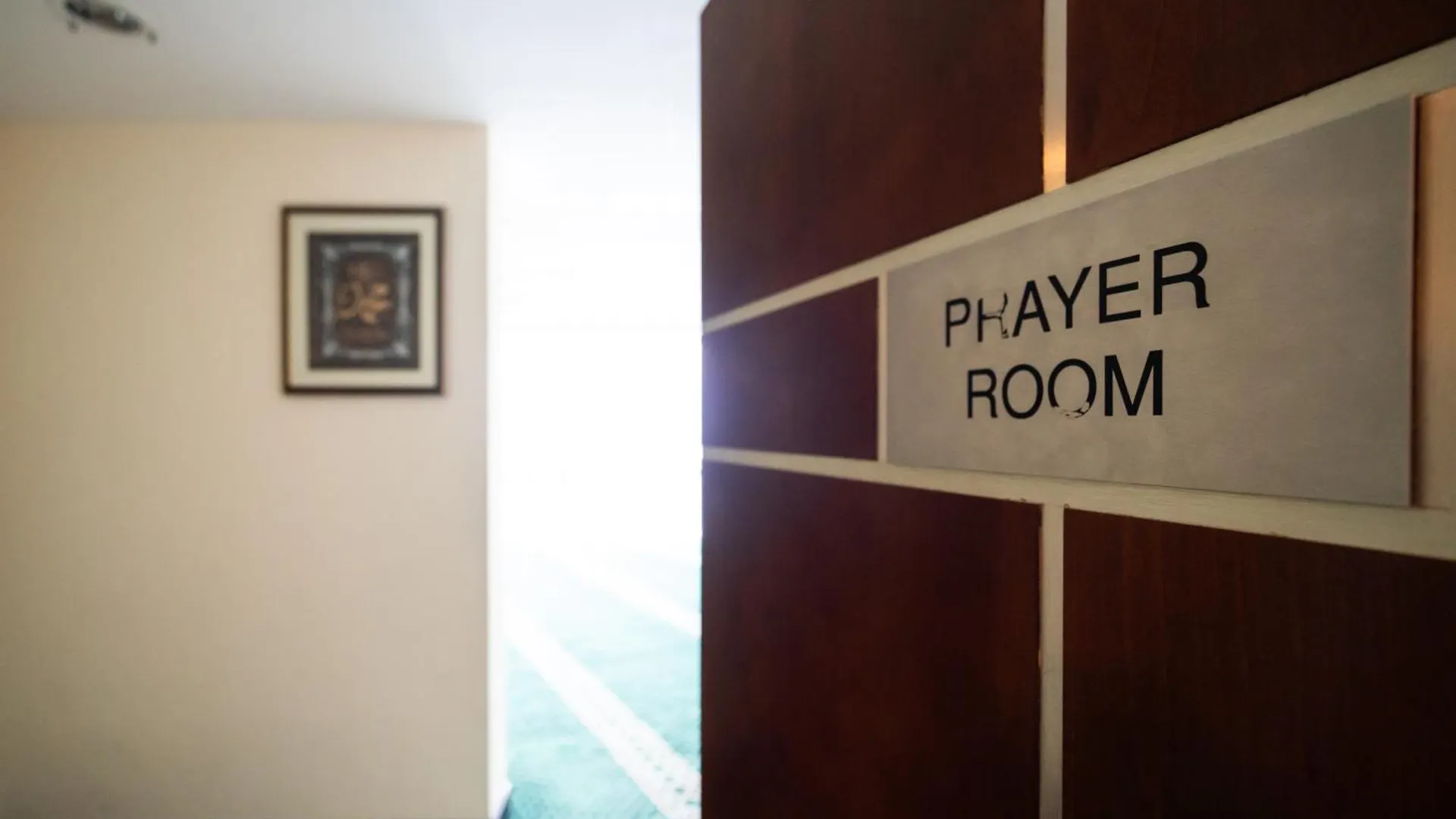 Upscale Studio Apartment In Goldcrest Views Dubai Förenade Arabemiraten