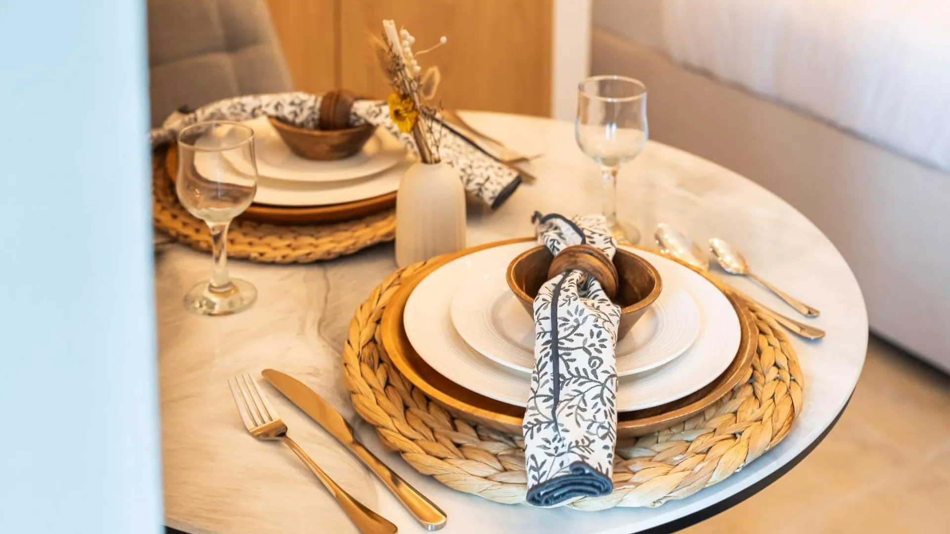 Upscale Studio Apartment In Goldcrest Views Dubai 0*,