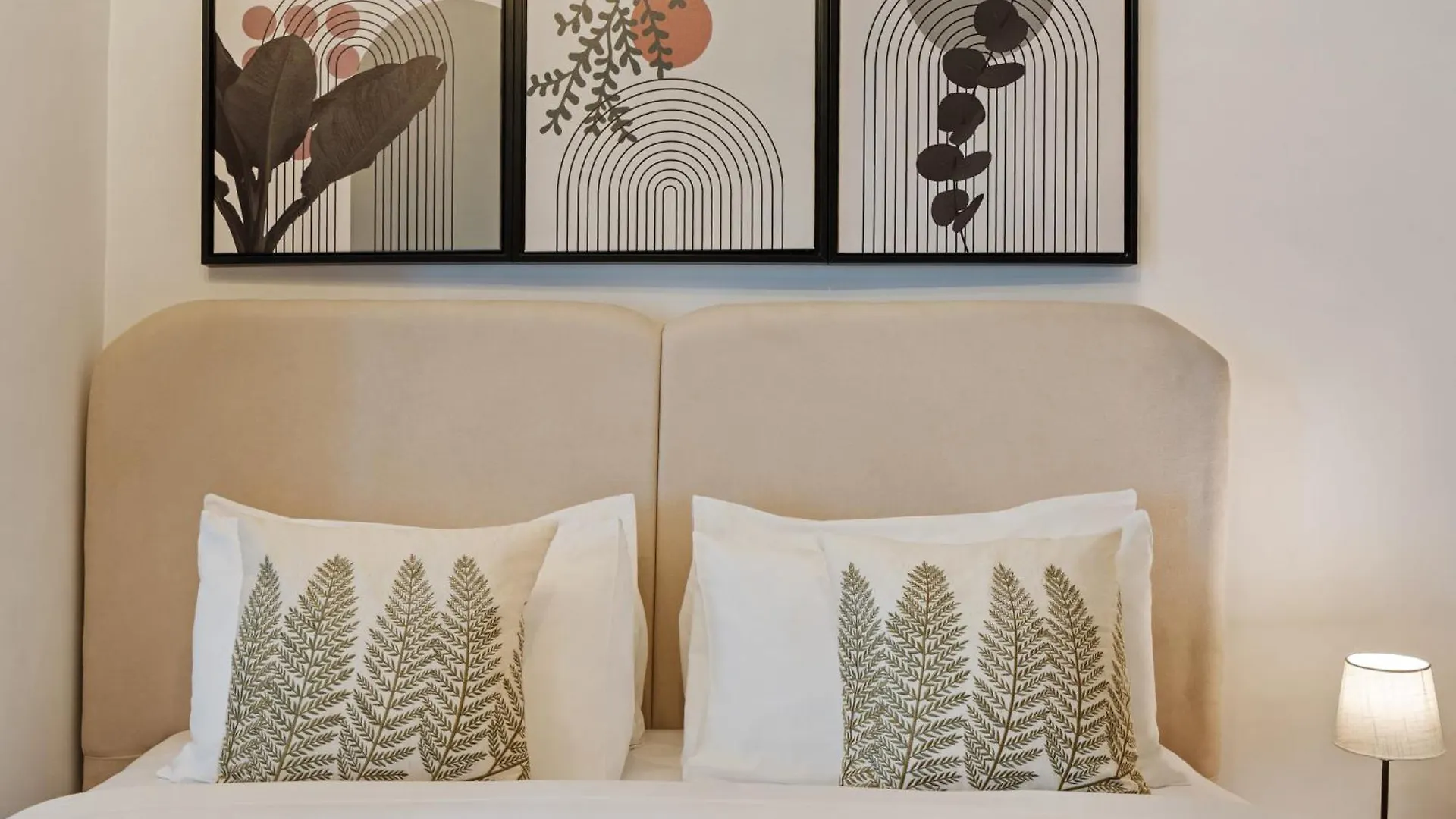 Upscale Studio Apartment In Goldcrest Views Dubai