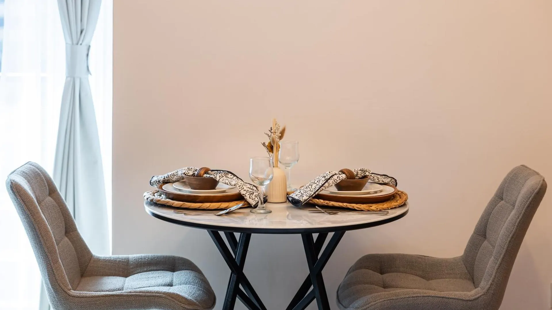 Upscale Studio Apartment In Goldcrest Views Dubai