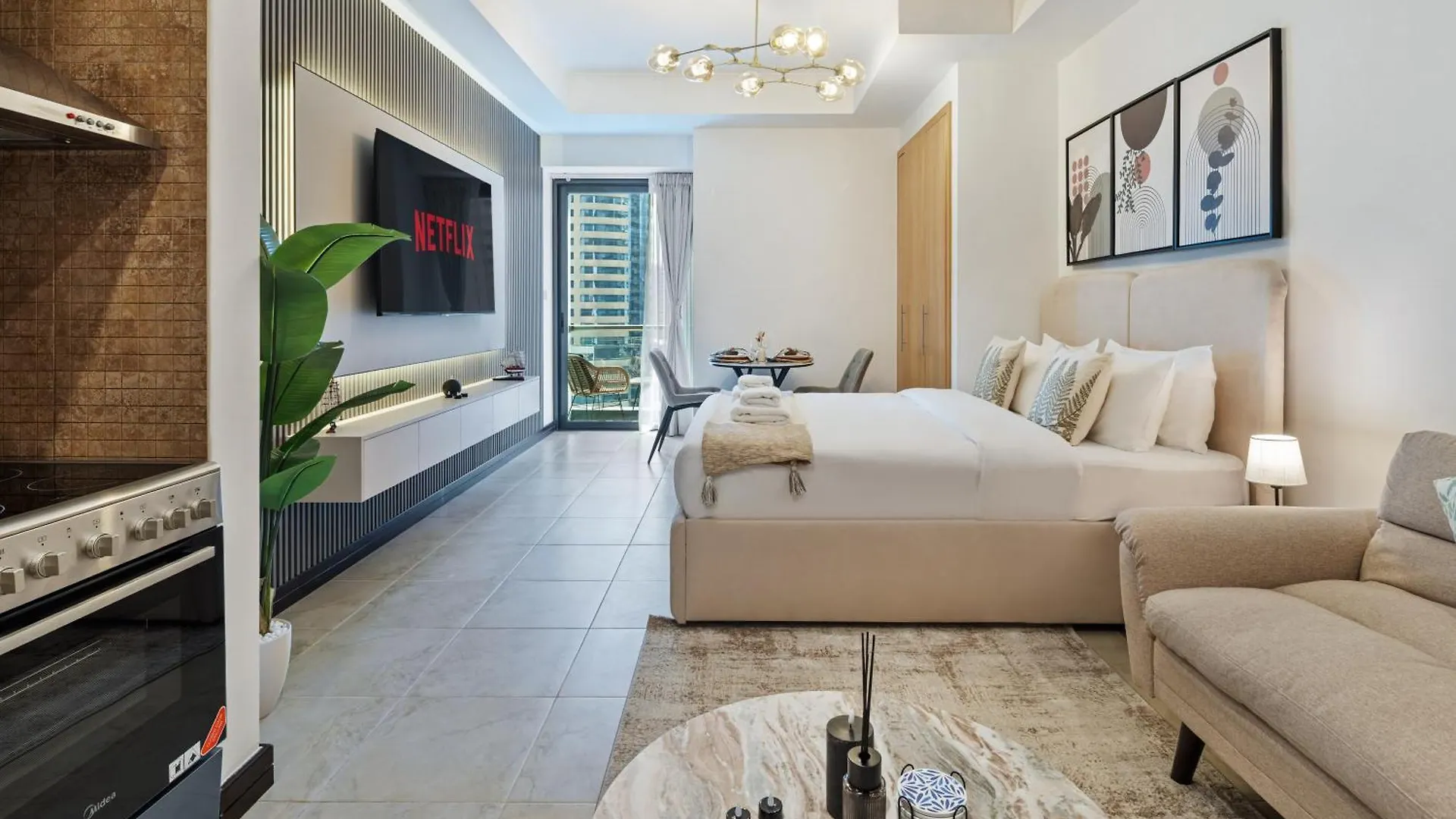 Upscale Studio Apartment In Goldcrest Views Dubai 0*,