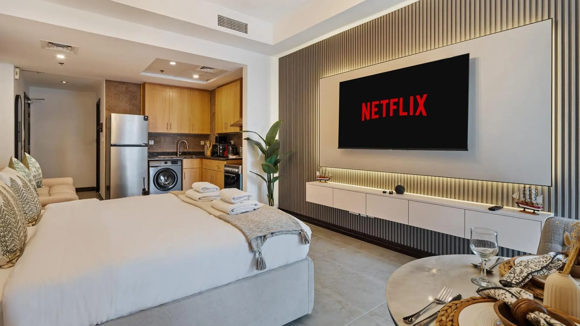 Upscale Studio Apartment In Goldcrest Views Dubai